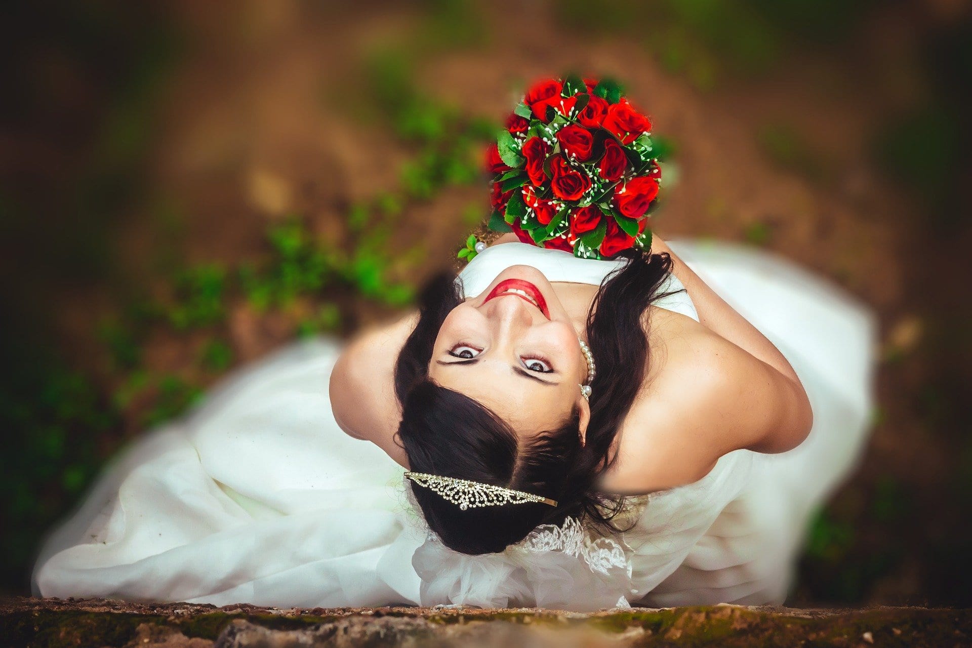 Tips for Choosing a Trendy Wedding Dress. Desktop Image